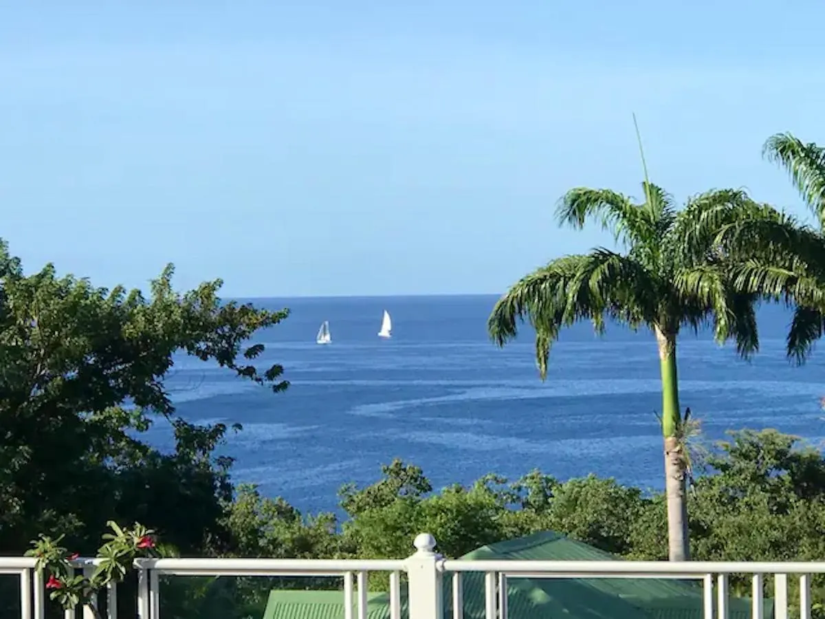 Maison En Bord De Mer: Pointe Noire Seaside Retreat with Shared Pool Pointe-Noire
