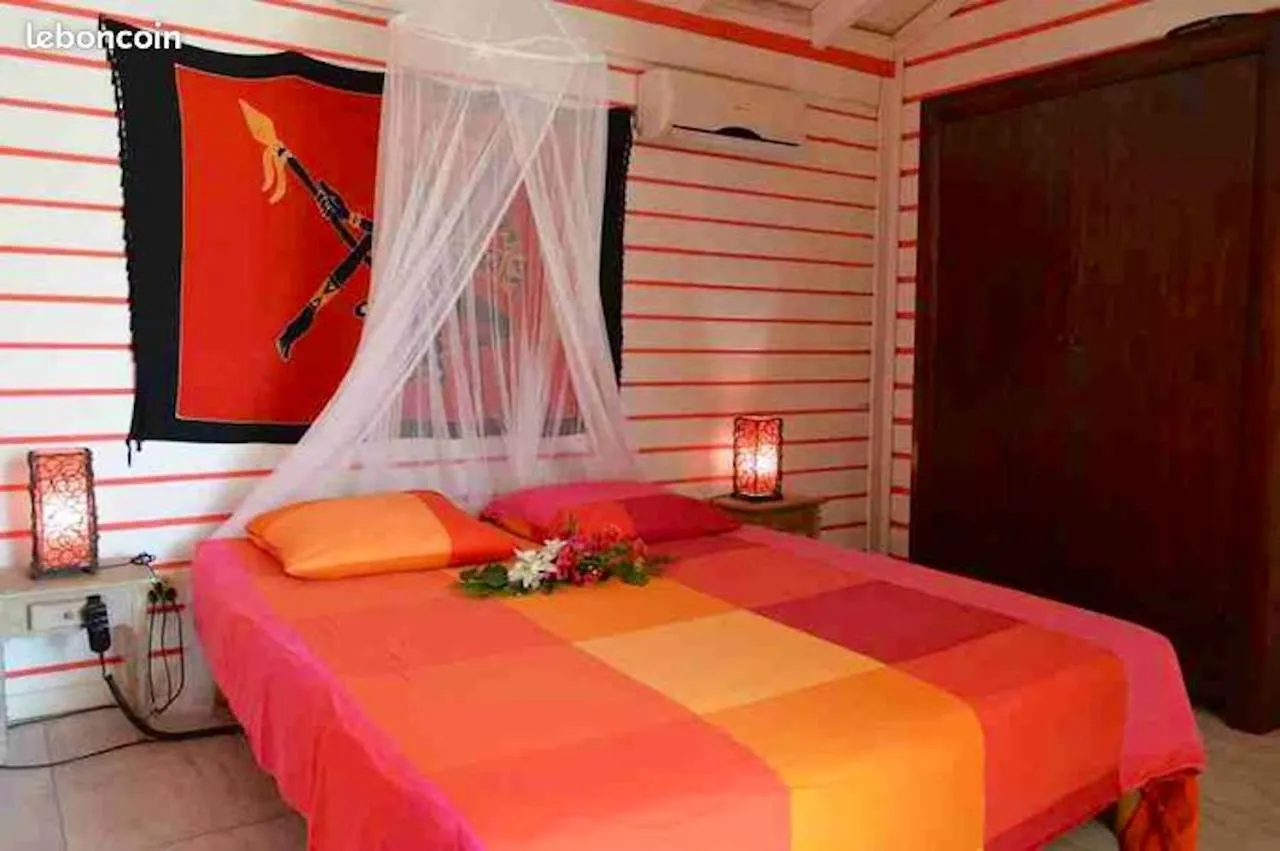 Holiday home Maison En Bord De Mer: Pointe Noire Seaside Retreat with Shared Pool Guadeloupe