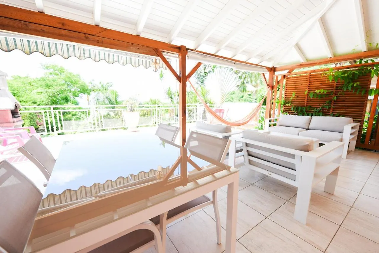Maison En Bord De Mer: Pointe Noire Seaside Retreat with Shared Pool 0*, Pointe-Noire
